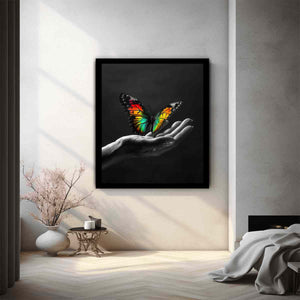 Love in Hands 